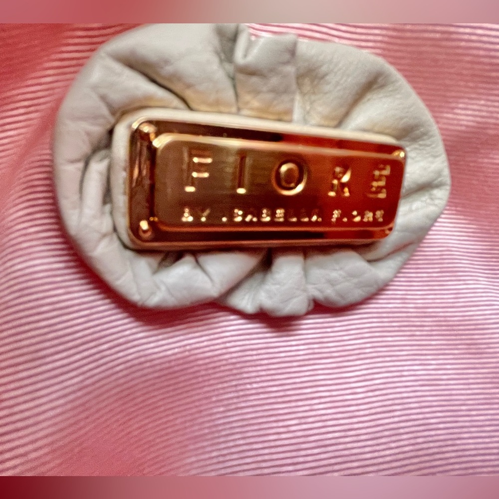 VINTAGE & RARE 
Fiore by Isabella Fiore Y2K Cream Leather Hobo 3D Roses Appliqué - Picture 7 of 12